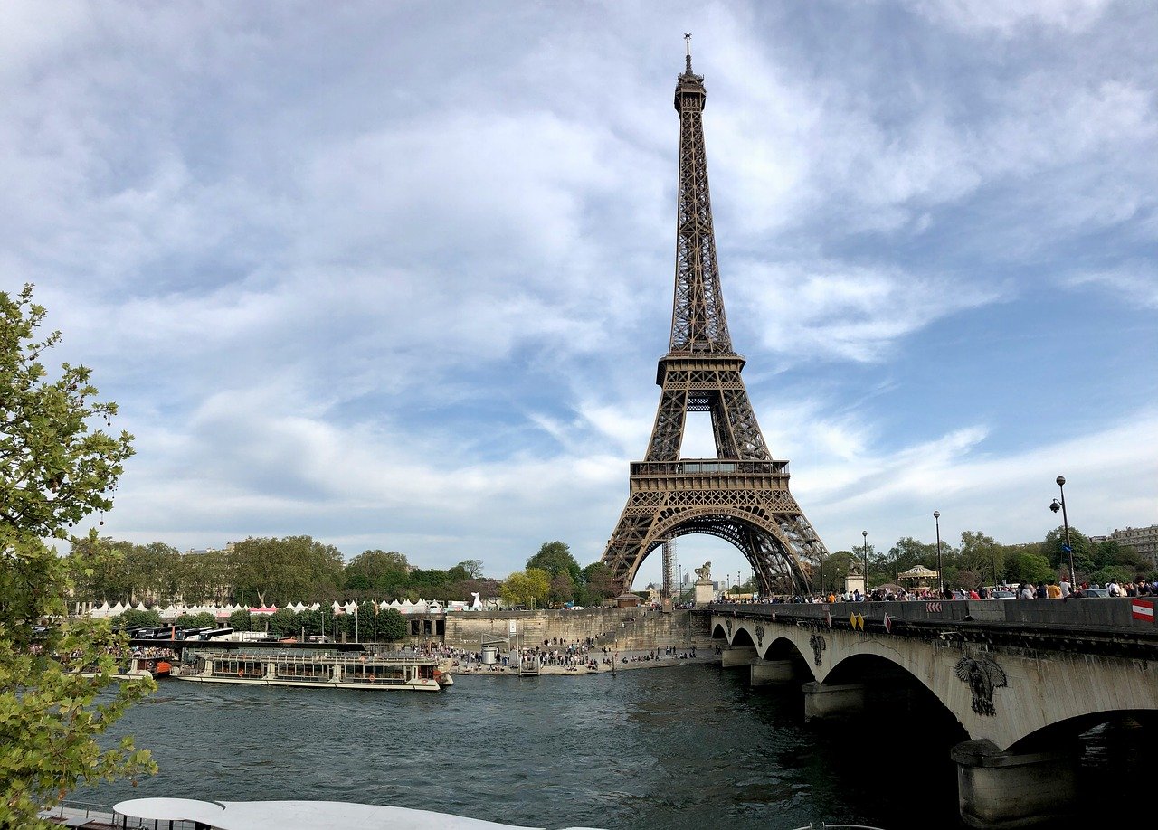 Eiffelturm Steckbrief & Bilder – Eigenschaften, Geschichte, Proteste
