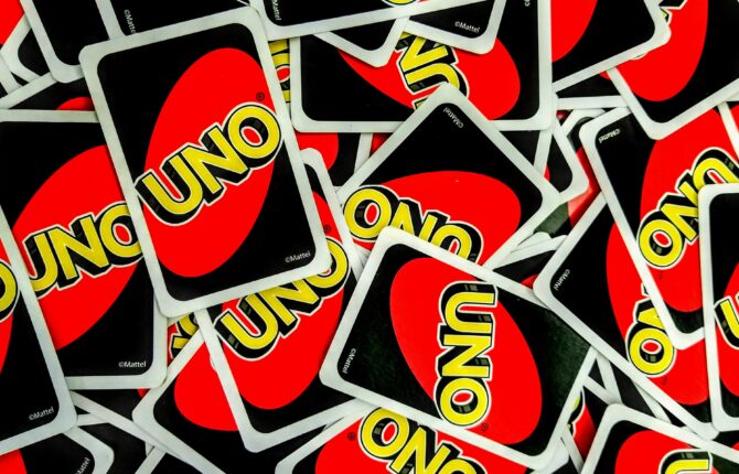 Uno (Kartenspiel) Regeln & Geschichte