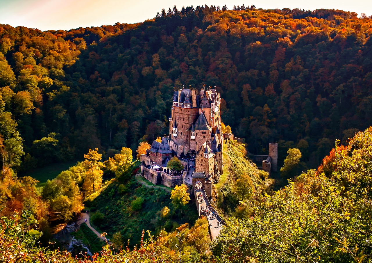 Burg Eltz Steckbrief – Lage, Beschreibung