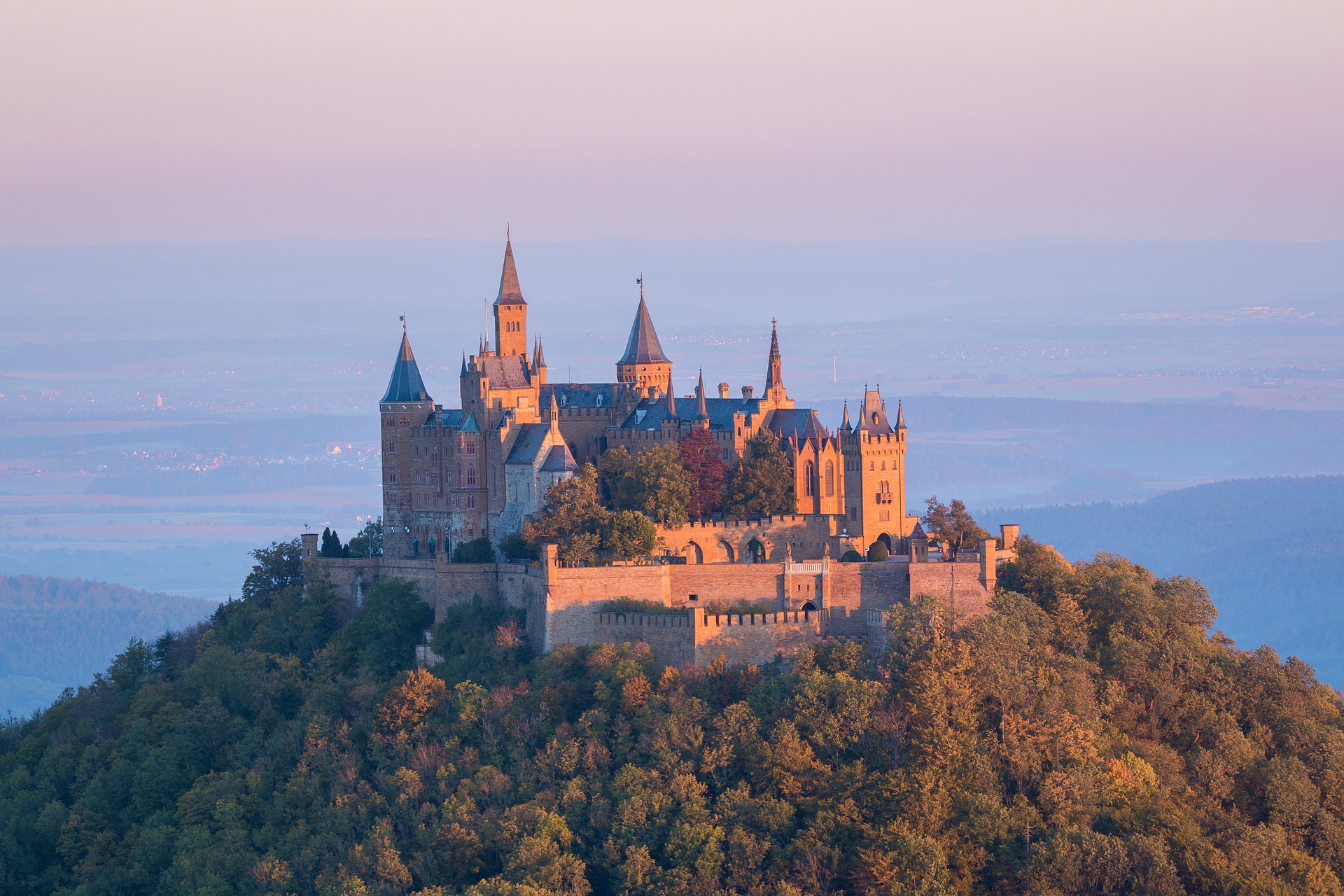 Burg Hohenzollern Steckbrief – Erste, Zweite und Dritte Burg