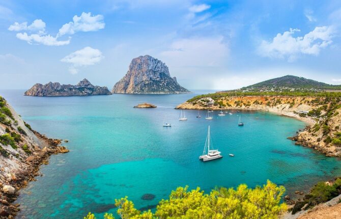 Cala Vadella Bucht auf Ibiza Steckbrief & Bilder