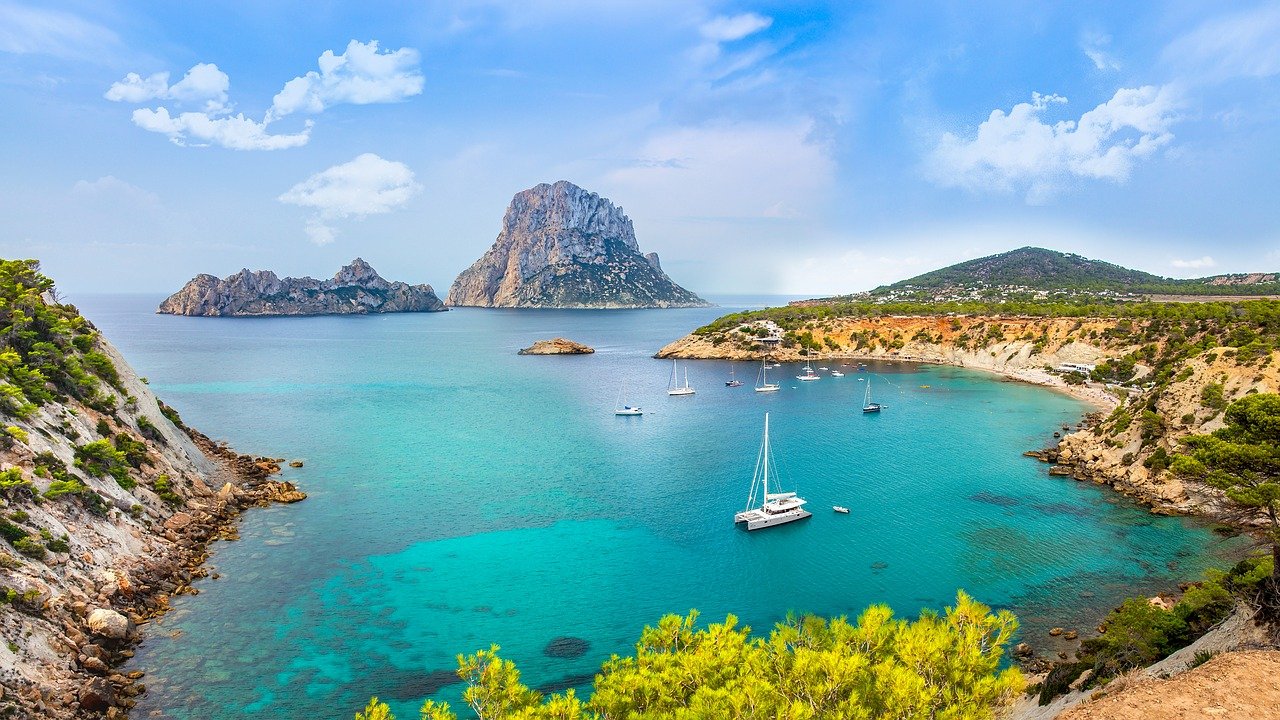 Cala Vadella Bucht auf Ibiza Steckbrief & Bilder